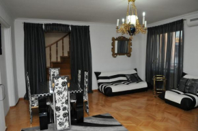  Nino Duplex Apartment  Тбилиси